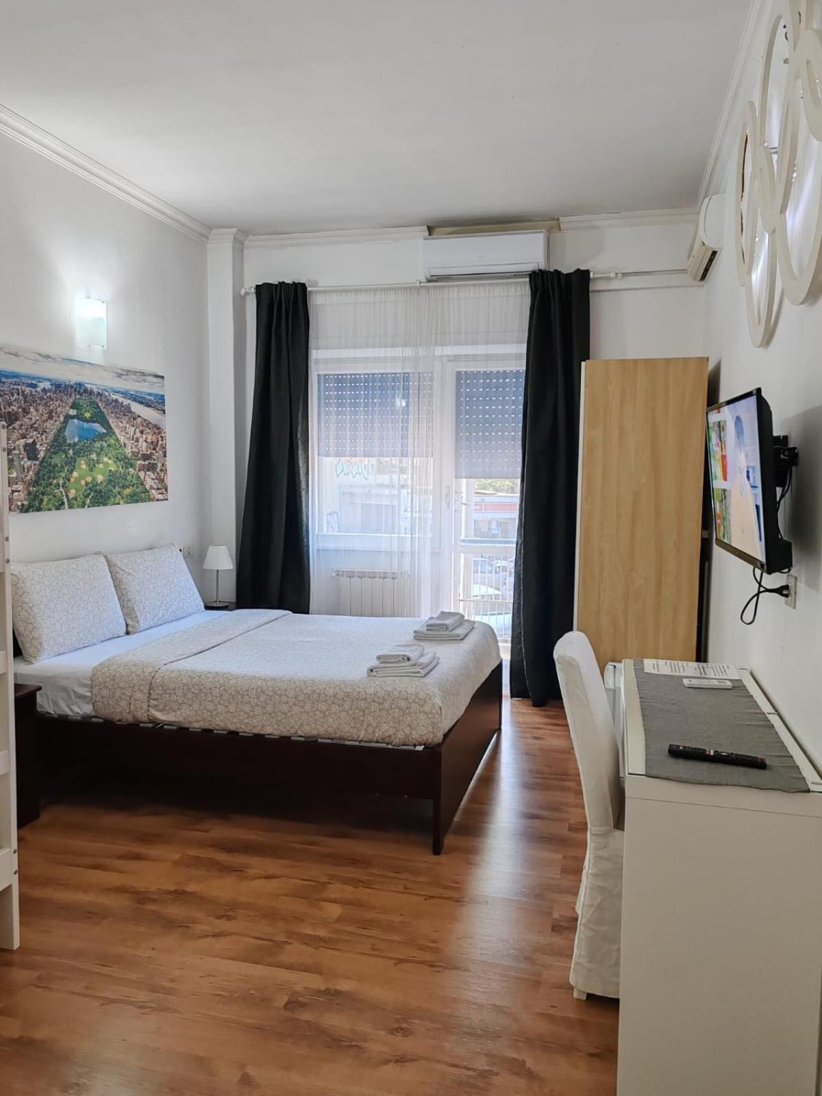 Appia Avenue 639 Hotel Рим Екстериор снимка